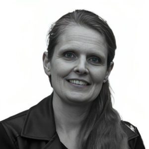 Karen-Maeyens.b.n-1-300x300